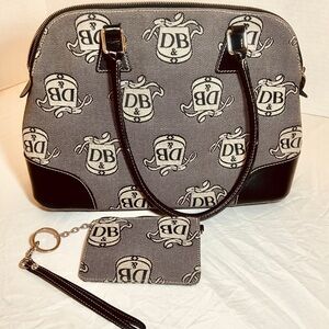 DOONEY & BOURKE HANDBAG & MATCHING POUCH/KEYRING!Never Registered! 🥰